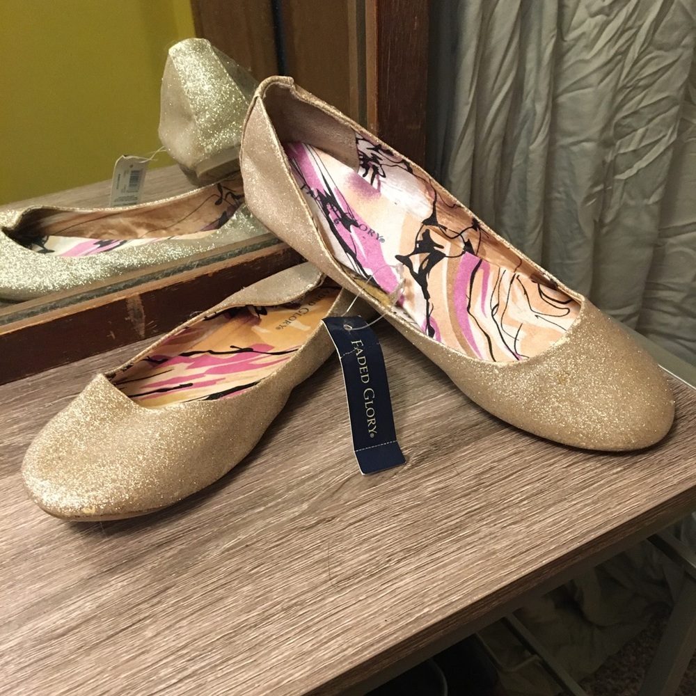 Faded Glory Cute Gold Sparkly Flats!